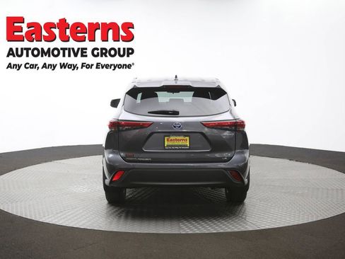 Used 2022 Toyota Highlander LE image 37