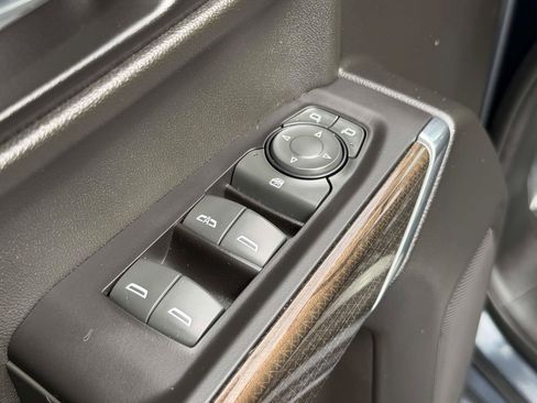 Used 2022 Chevrolet Silverado 1500 LT AWD/4WD image 23