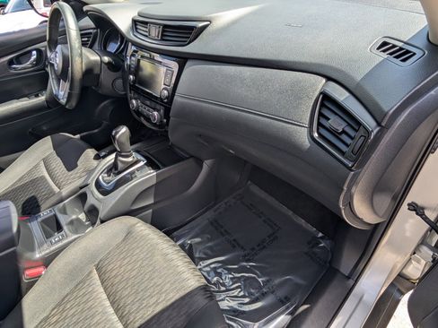 Used 2018 Nissan Rogue SV image 21