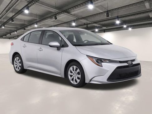 Used 2023 Toyota Corolla LE FWD image 2