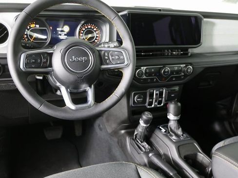 Used 2025 Jeep Wrangler Sahara image 10