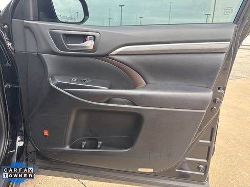Used 2019 Toyota Highlander Limited Platinum w/ Protection Package #3 image 25