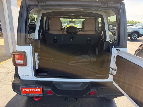 Used 2022 Jeep Wrangler Unlimited Rubicon w/ Cold Weather Group AWD/4WD image 5