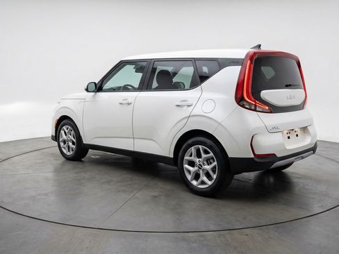 Used 2025 Kia Soul LX w/ LX Technology Package FWD image 6