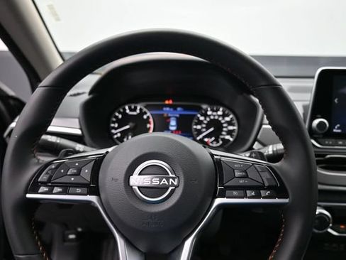 Used 2025 Nissan Altima 2.5 SR AWD/4WD image 17