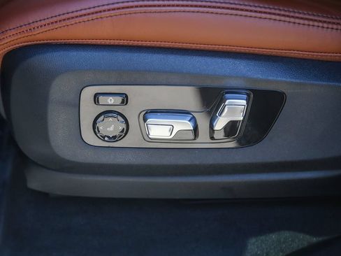 Used 2025 BMW X5 xDrive40i AWD/4WD image 17