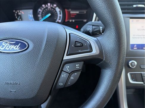 Used 2020 Ford Fusion SE FWD image 24