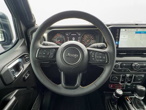 Used 2024 Jeep Gladiator Sport AWD/4WD image 21