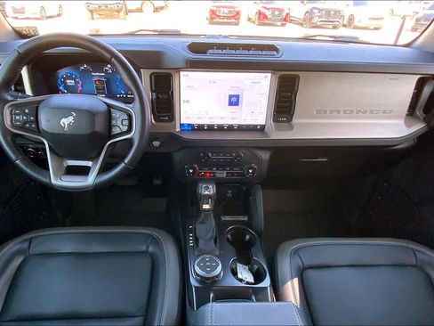 Certified 2025 Ford Bronco Outer Banks w/ Sasquatch Package image 16