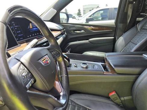 Used 2023 Cadillac Escalade ESV Sport Platinum w/ LPO, ONYX Package AWD/4WD image 4