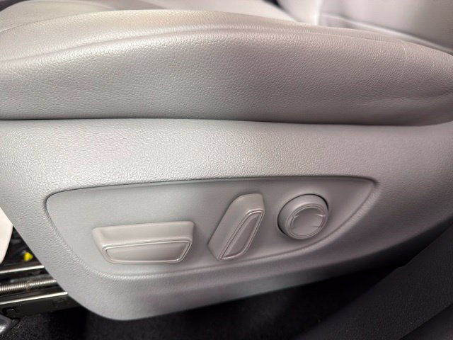 Used 2020 Toyota Highlander XLE AWD/4WD image 17