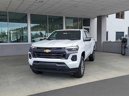 New 2024 Chevrolet Colorado LT w/ LT Convenience Package III image 5