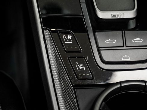 Used 2022 Porsche 911 Carrera w/ Premium Package image 26