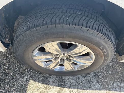 Used 2015 Ford F150 Platinum w/ Equipment Group 701A Luxury AWD/4WD image 3