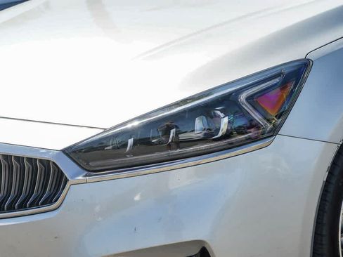 Used 2017 Kia Cadenza Technology FWD image 8