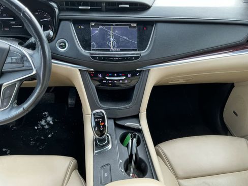 Used 2018 Cadillac XT5 Luxury w/ Driver Awareness Package image 11