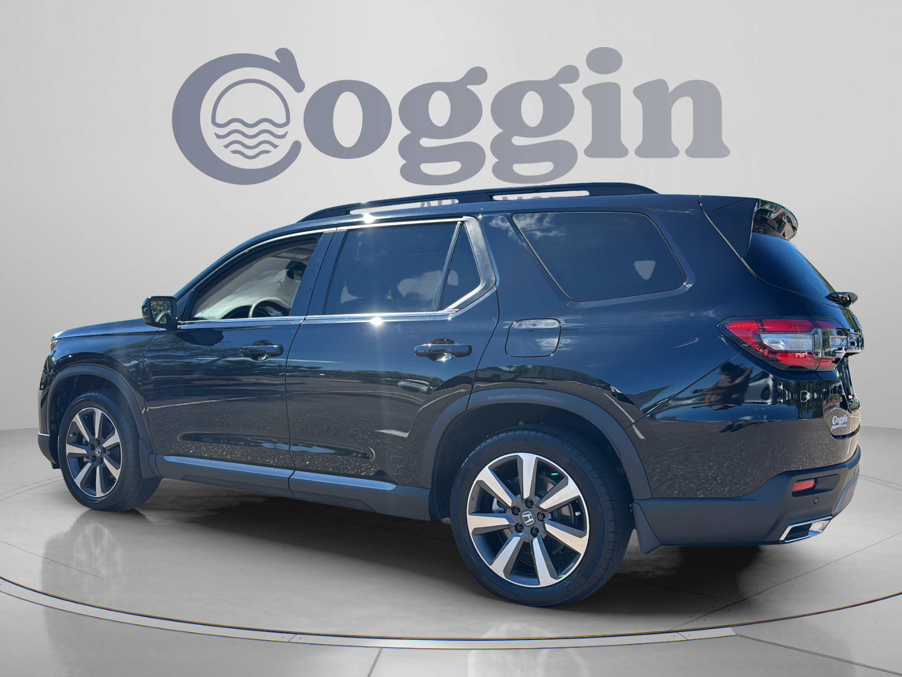 Certified 2025 Honda Pilot Touring image 15