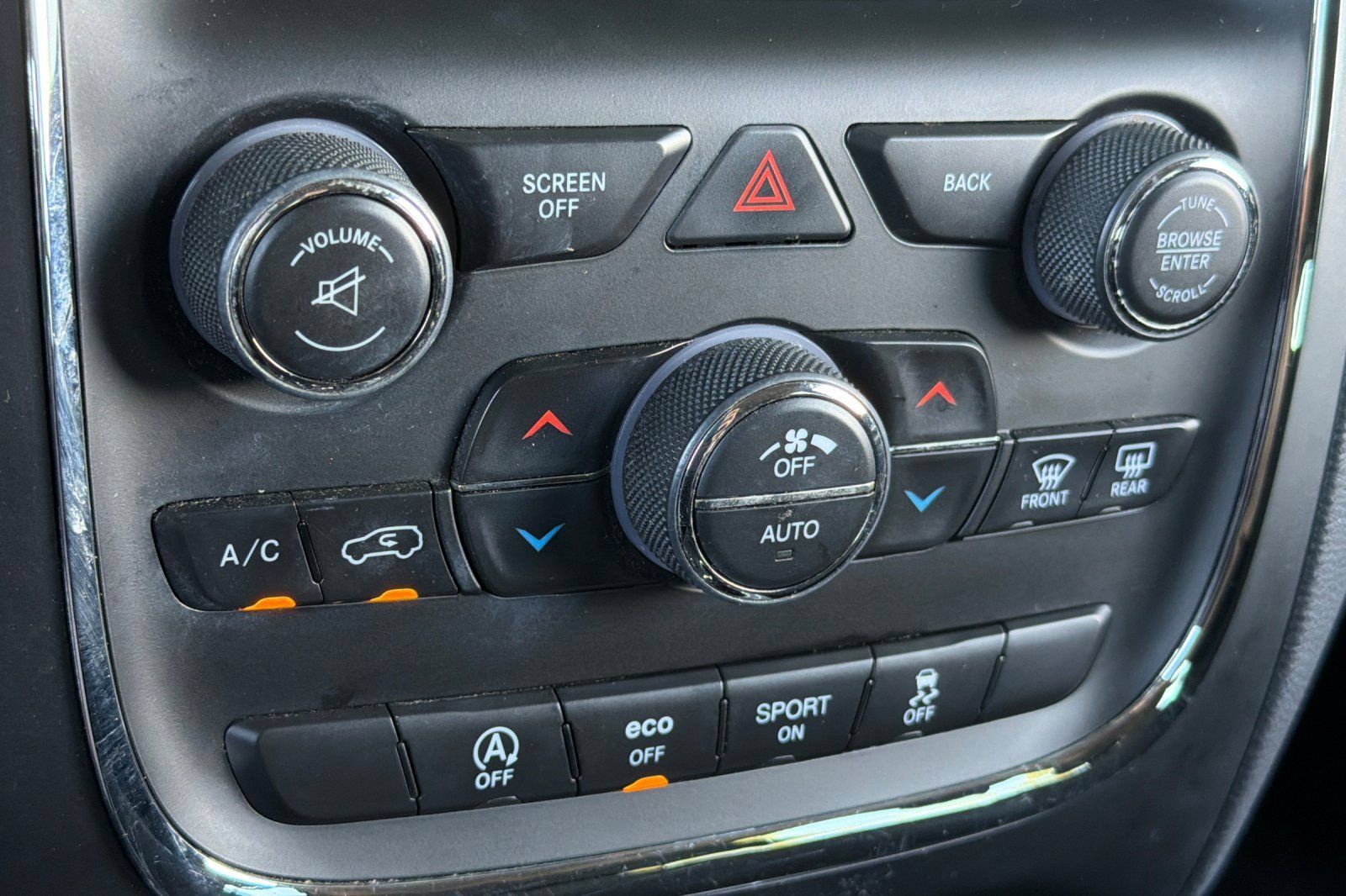 Used 2017 Dodge Durango SXT w/ 3rd Row Seating Group AWD/4WD image 19