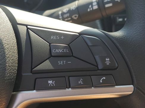 Used 2022 Nissan Kicks SV FWD image 24