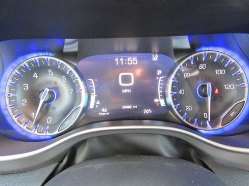 Used 2025 Chrysler Pacifica Select FWD image 16