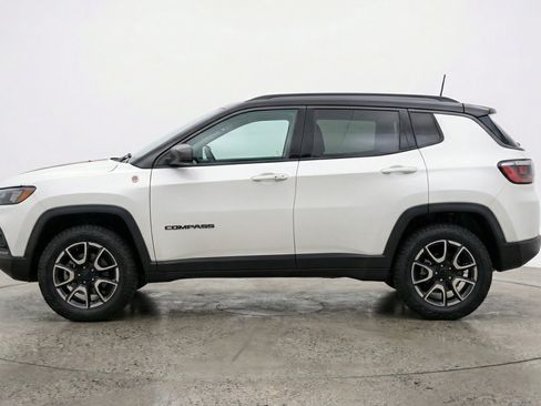 Used 2025 Jeep Compass Trailhawk AWD/4WD image 5