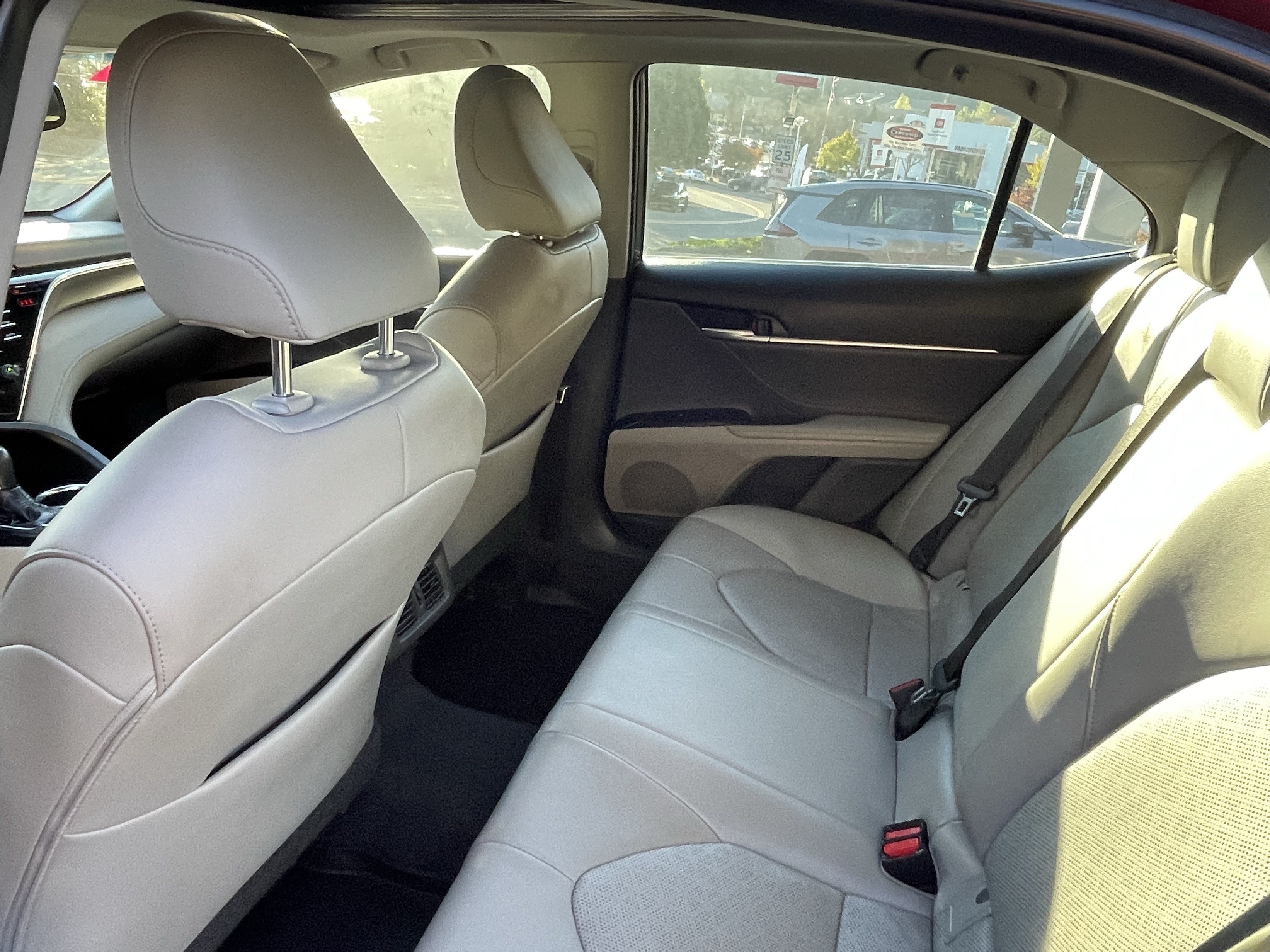 Used 2018 Toyota Camry XSE FWD image 12