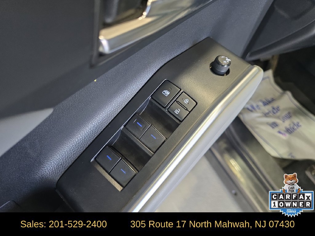 Used 2022 Toyota Highlander XLE AWD/4WD image 11
