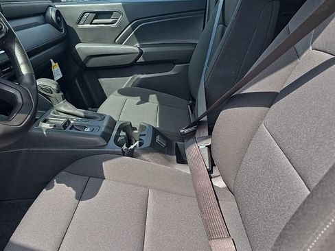 Used 2024 Chevrolet Colorado W/T image 4