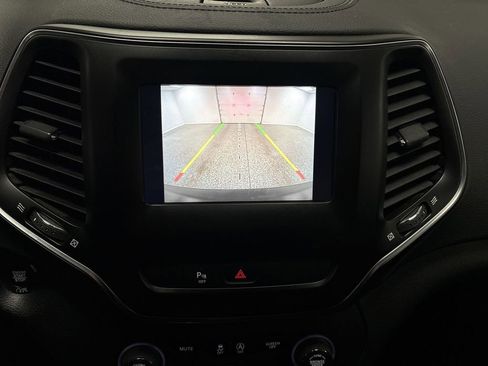 Used 2019 Jeep Cherokee Latitude Plus w/ Cold Weather Group image 34