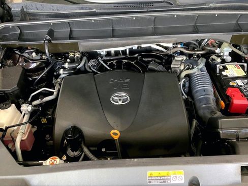 Used 2022 Toyota Highlander XLE image 9