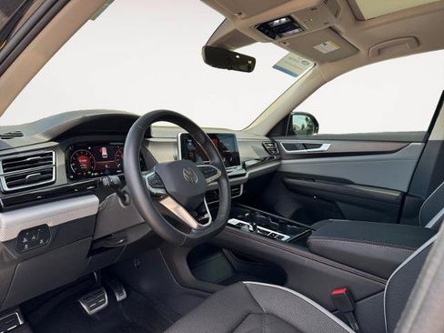 Used 2025 Volkswagen Atlas Peak Edition SE AWD/4WD image 9