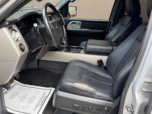 Used 2015 Ford Expedition XLT w/ Equipment Group 202A AWD/4WD image 9