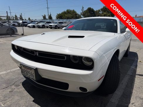 Used 2019 Dodge Challenger SXT RWD image 2
