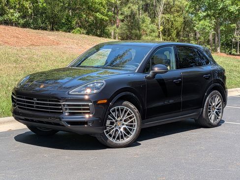 Certified 2022 Porsche Cayenne Platinum Edition AWD/4WD image 1