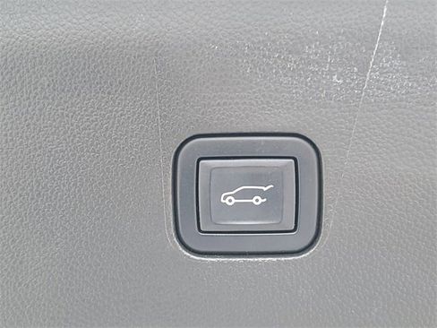 Used 2022 Buick Enclave Avenir w/ Avenir Technology Package image 31