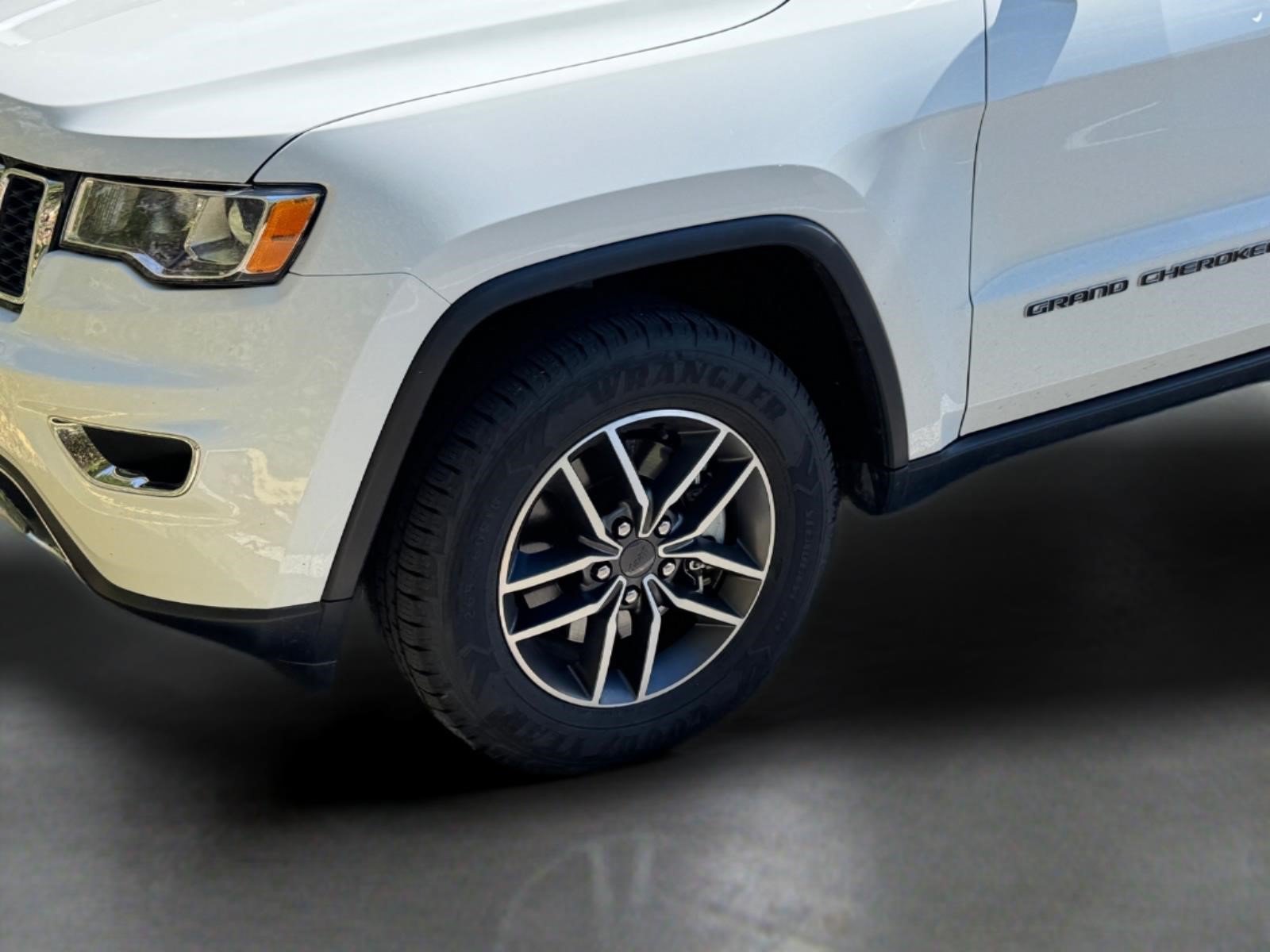 Used 2022 Jeep Grand Cherokee Limited AWD/4WD image 5