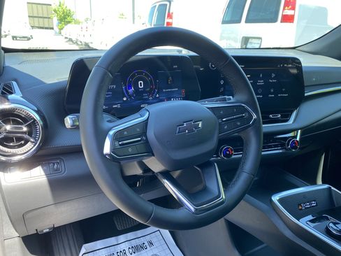 Used 2026 Chevrolet Equinox LT w/ Convenience Package II image 16