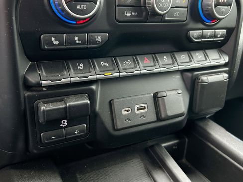 Used 2020 Chevrolet Silverado 2500 LTZ image 21