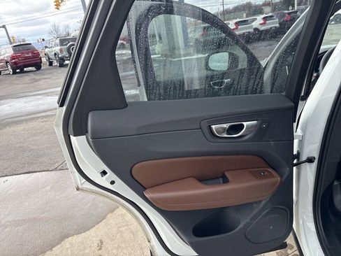 Certified 2024 Volvo XC60 B5 Ultimate w/ Protection Package Premier image 31