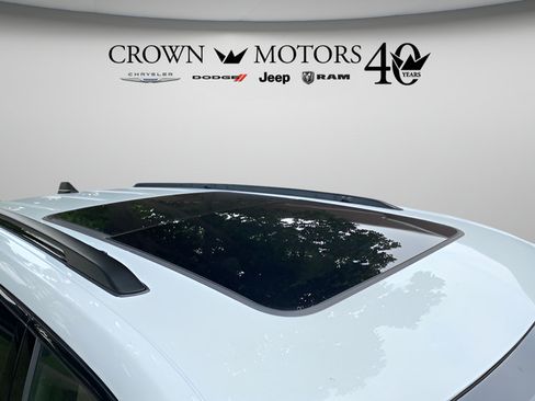 Used 2023 Jeep Grand Cherokee L Limited w/ Black Appearance Package AWD/4WD image 6