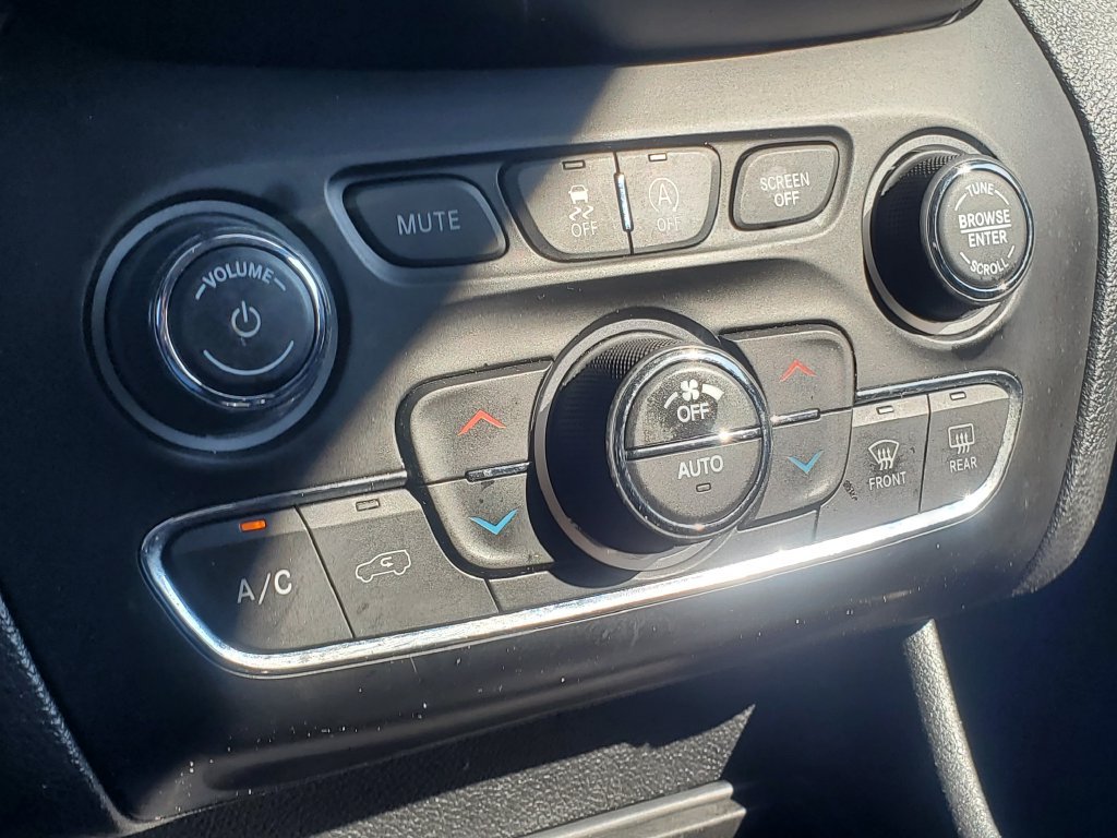 Used 2020 Jeep Cherokee Limited AWD/4WD image 21