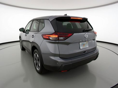 Used 2025 Nissan Rogue SV image 6