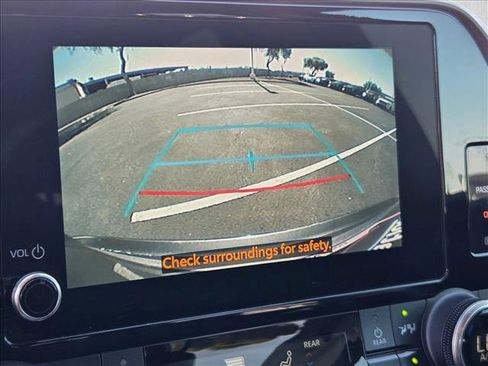 Used 2023 Toyota Highlander LE image 13