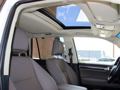 Used 2021 Lexus GX 460 Premium w/ Premium Package image 29