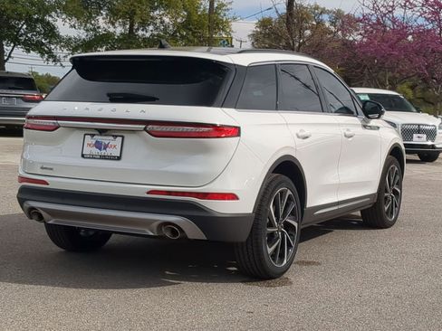 New 2026 Lincoln Corsair Reserve FWD image 3