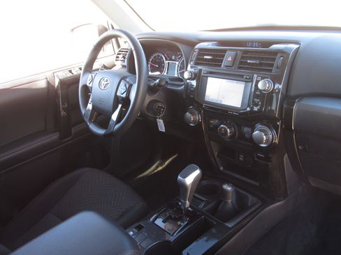 Used 2019 Toyota 4Runner TRD Off-Road image 9