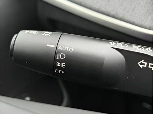 Certified 2025 Nissan Kicks SV image 27