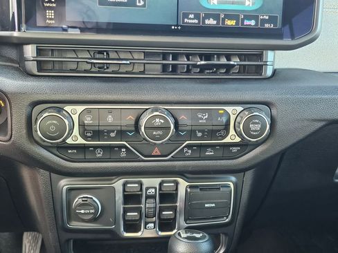 Used 2024 Jeep Wrangler Sport S image 24