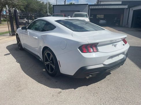 Used 2025 Ford Mustang Coupe RWD image 5
