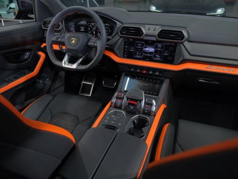 Used 2025 Lamborghini Urus SE image 53
